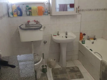 2 Bedroom Flat & Apartment