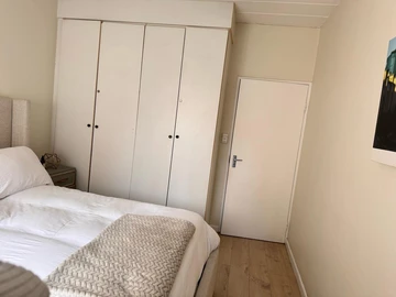 2 Bedroom Flat & Apartment