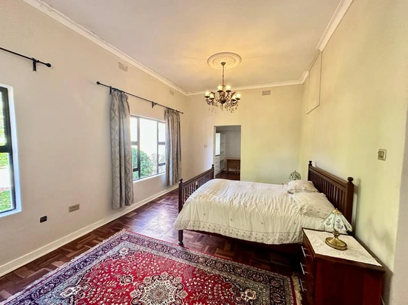 6 Bedroom House