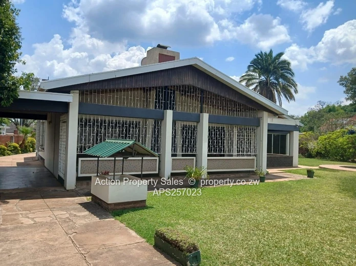 Neat Home Suitable For Offices Also! 
