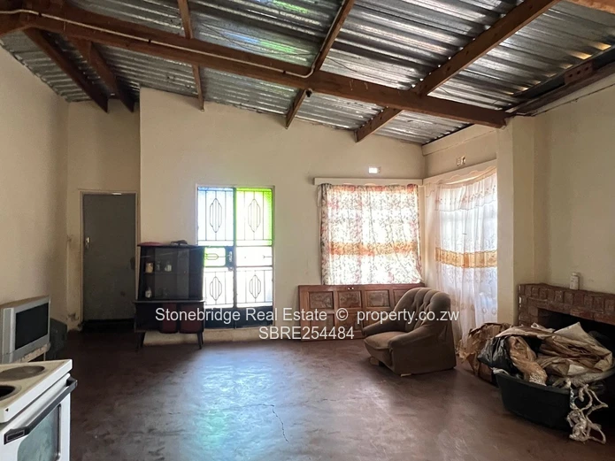 5 Bedroomed House in Emganwini For Sale