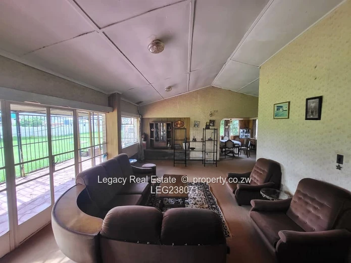 Prime 3,200sqm Stand with House & Staff Quarters