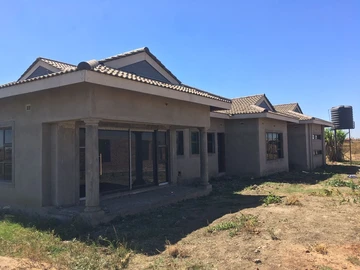 Spacious 4-Bed Sandton Park Home with Borehole!