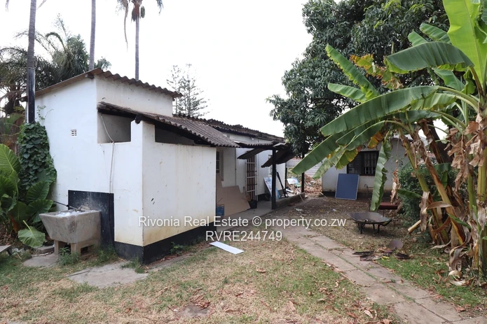 Belgravia 4-Bed, 3-Bath  suitable for commercial purposes— 2000m², Borehole