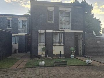2 Bedroom Flat & Apartment