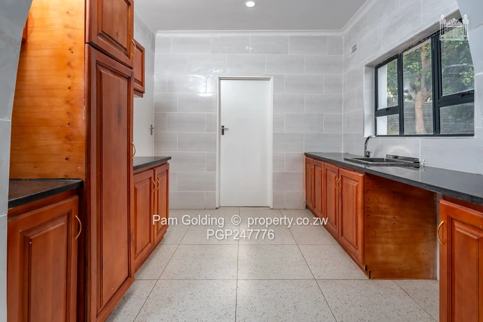 Beautiful Modern Family Home in Helensvale