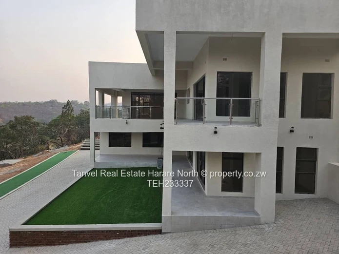 **For Sale: Exquisite 4-Bedroomed  Luxury Home in Folyjon, Glen Lorne.Deeds