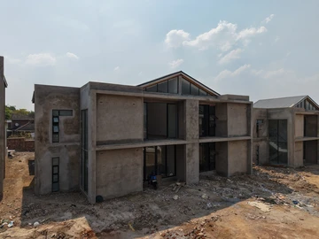 4 Bedroom Flat & Apartment