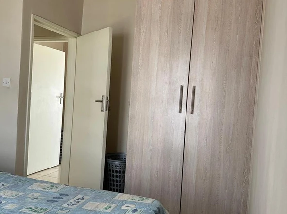 2 Bedroom Flat & Apartment