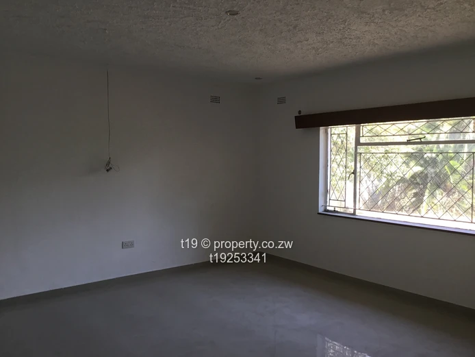 Spacious 4 bed house pus 3 bed cottage