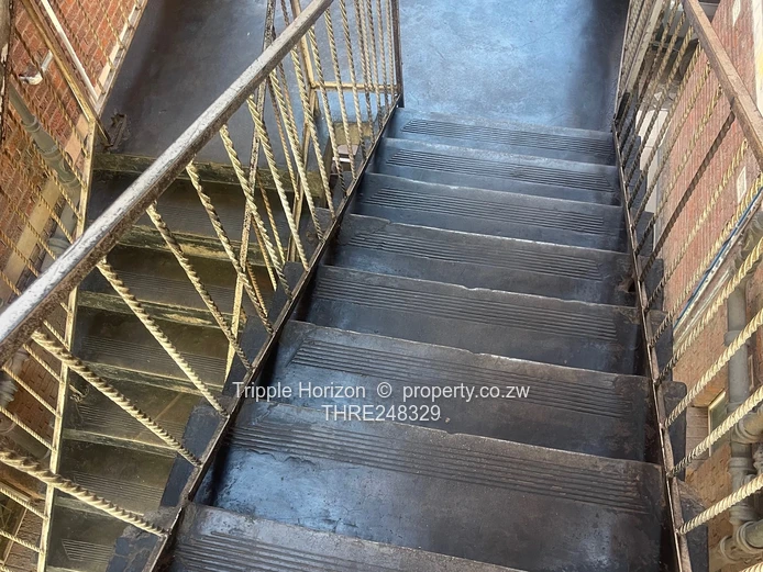 Bright Tiled 2-Beds Flat in Willowvale - Parking