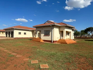 Gletwin House For Sale