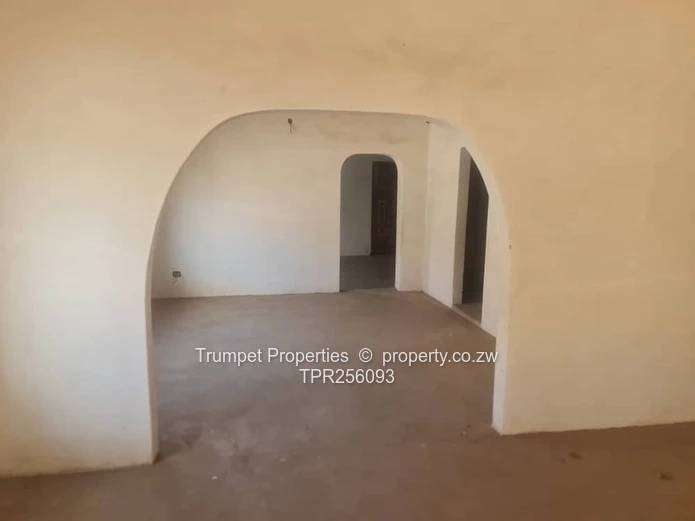 Spacious 5-Bed Double-Storey Home in Old Windsor Ruwa, Title deeds
