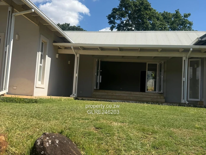 Helensvale 3-Bed Home, Light Hallway, 1.81ha & Borehole
