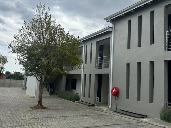 2 Bedroom Flat & Apartment