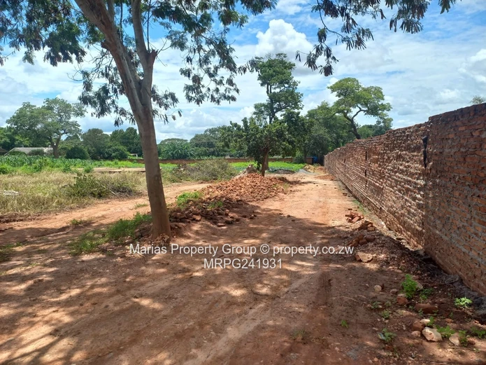 Walled, Serviced 4,323m² Stand with Gravel Road, Chinhoyi