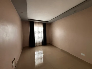 3 Bedroom Flat & Apartment