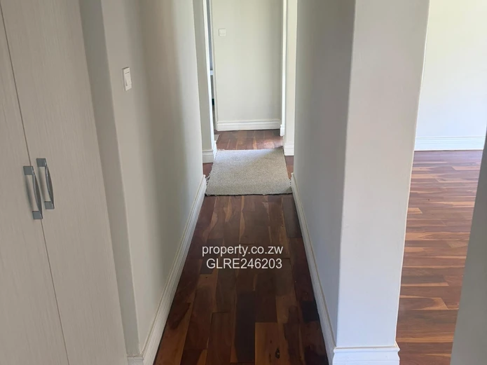 Helensvale 3-Bed Home, Light Hallway, 1.81ha & Borehole