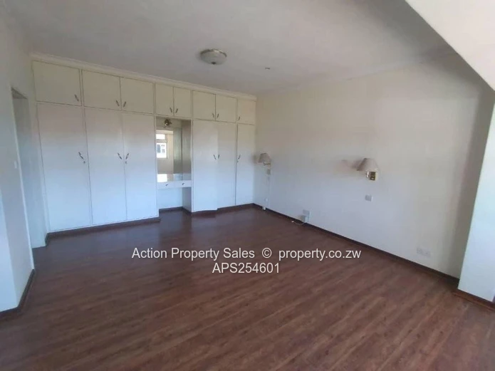 Neat 3 Bed Garden Flat! 