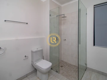 2 Bedroom Flat & Apartment