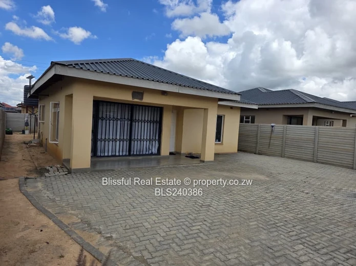 House For sale in Fairview park  Ruwa