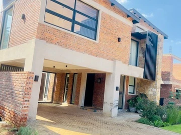 4 Bedroom Flat & Apartment