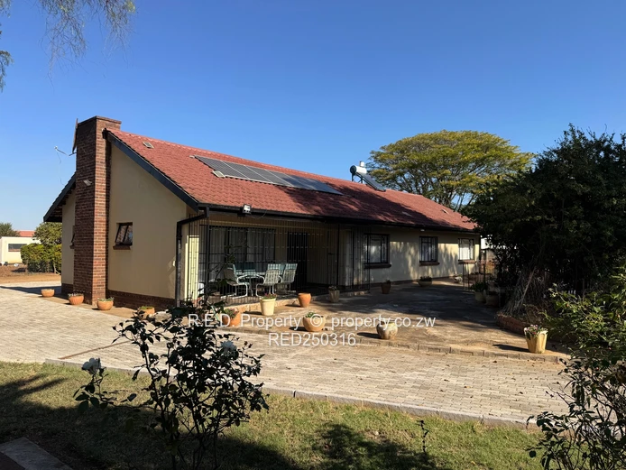 Comfortable Family Home In Matsheumhlope!