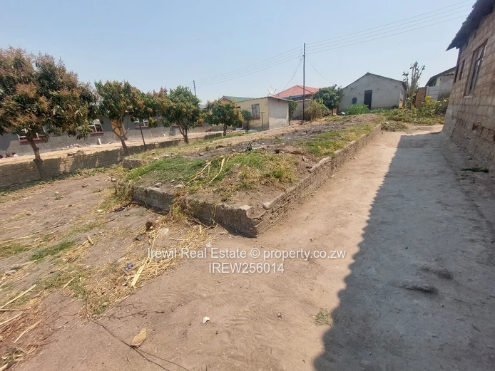 Chitungwiza Unit L extension Vacant Stand  (Sole Mandate)