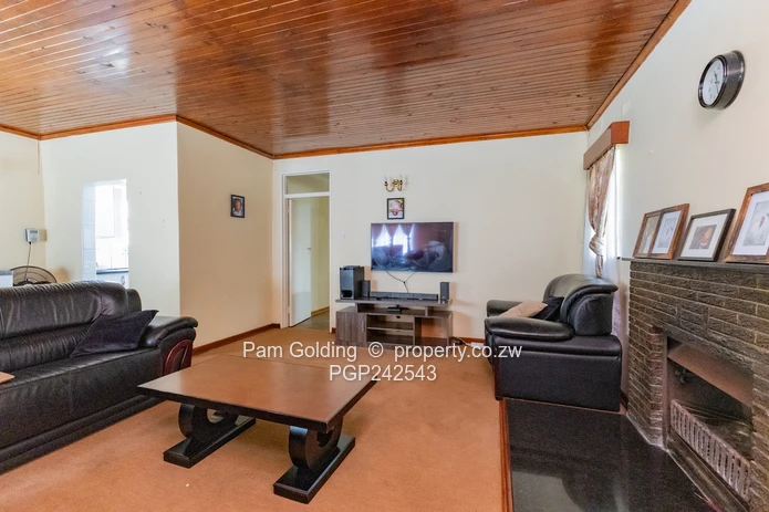 The Complete Family Estate In The Heart Of Greengrove (Sole Mandate)