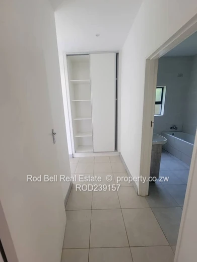 Bright 2-Bed, 2-Bath Townhouse w/ Garden & Parking — Mandara