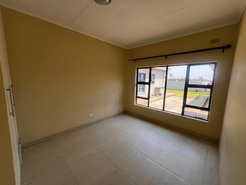 3 Bedroom Flat & Apartment