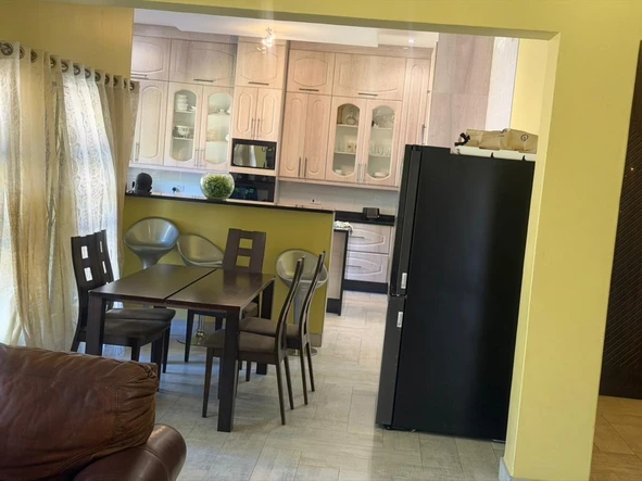 4 Bedroom Flat & Apartment