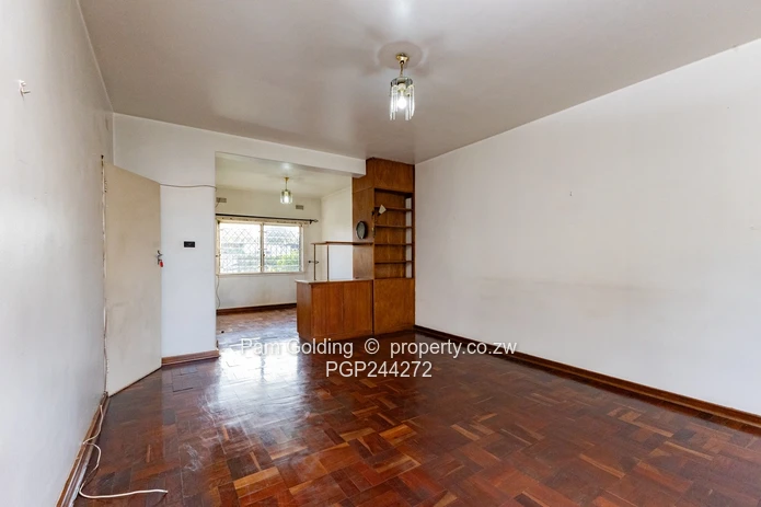 3 Bedroom Duplex Flat for Sale in Eastlea