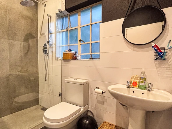 3 Bedroom Flat & Apartment