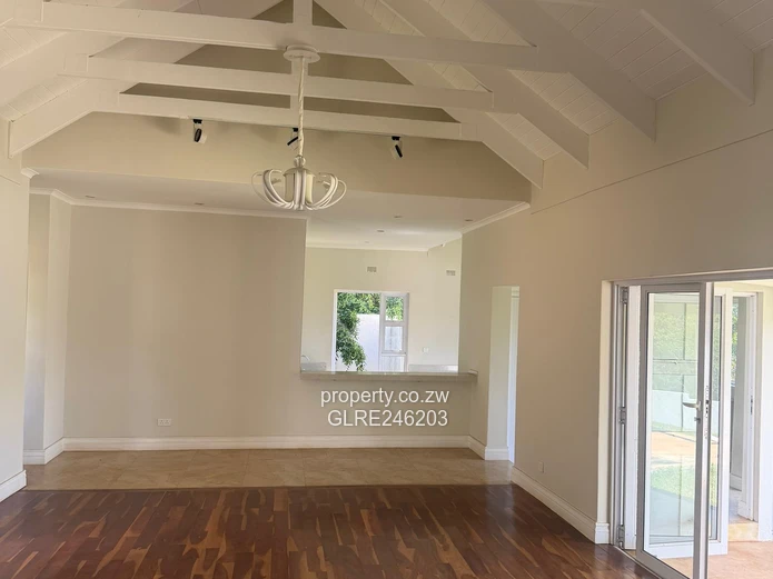 Helensvale 3-Bed Home, Light Hallway, 1.81ha & Borehole