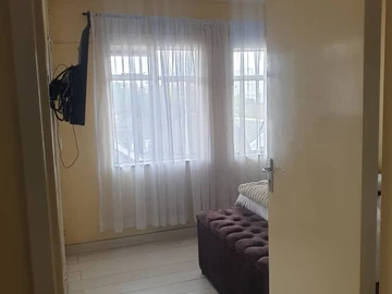 2 Bedroom Flat & Apartment