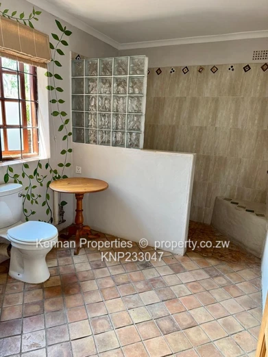 Charming Cottage In Helensvale - Semi Furnished