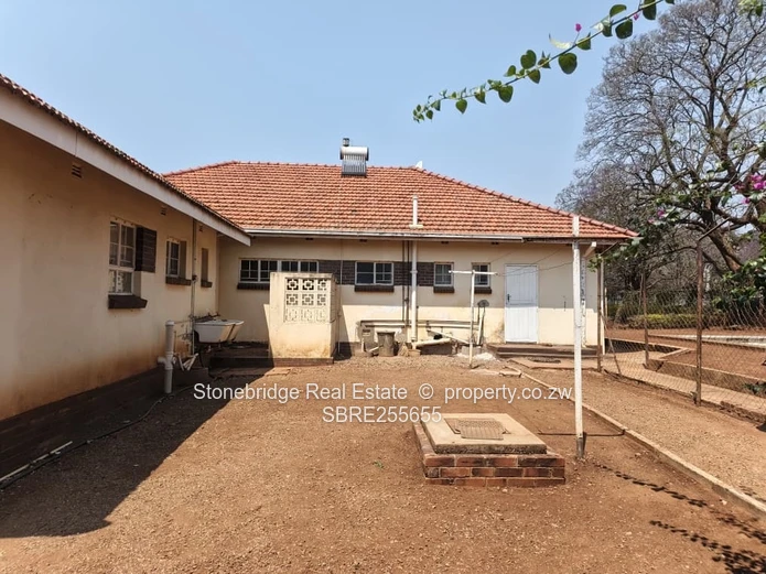 4 Bedroom House in Famona To Rent