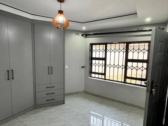 3 Bedroom Flat & Apartment