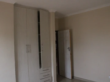 2 Bedroom Flat & Apartment