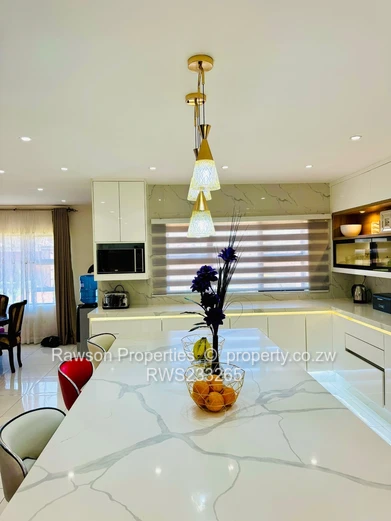 Very neat & modern house for sale in Mount Pleasant Heights (Sole Mandate)