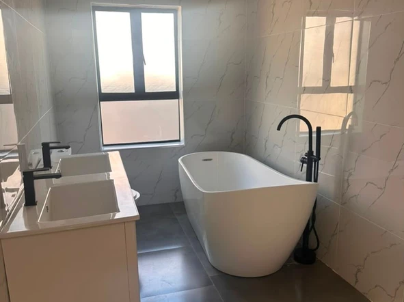 3 Bedroom Flat & Apartment