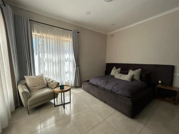 4 Bedroom Flat & Apartment