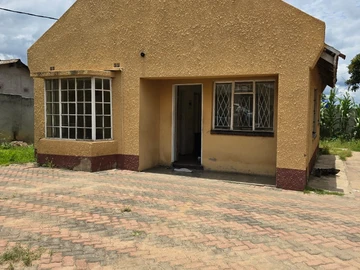 2 Bedroom Flat & Apartment