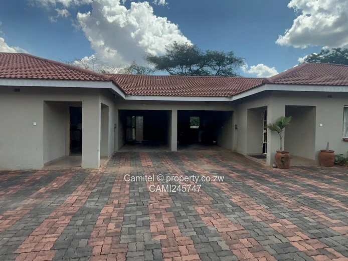 Spacious 3-Bed Garden Flat | Modern Kitchen & Borehole — Harare North