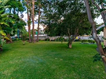 2 Bedroom Flat & Apartment