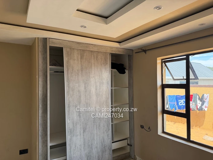 Stylish 2-Bed Arlington Cottage — Borehole & Modern Kitchen