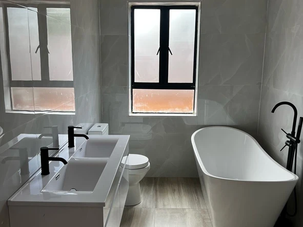 3 Bedroom Flat & Apartment