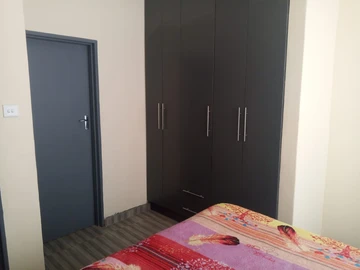 2 Bedroom Flat & Apartment