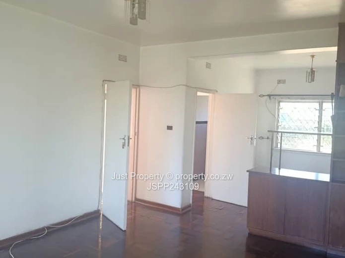 3-Bed Eastlea Flat with Borehole & Balcony Views - Reduced to Go!
